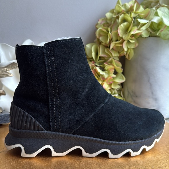 Sorel Kinetic Short Boots in Black Suede - Picture 2 of 16